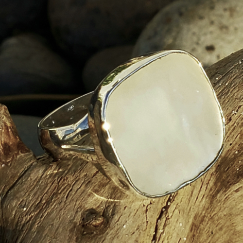 Lustrous Mother of Pearl Ring